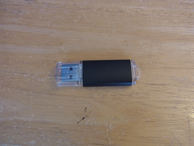 寝屋川からご来店　USBメモリ持ち込みデータ復元